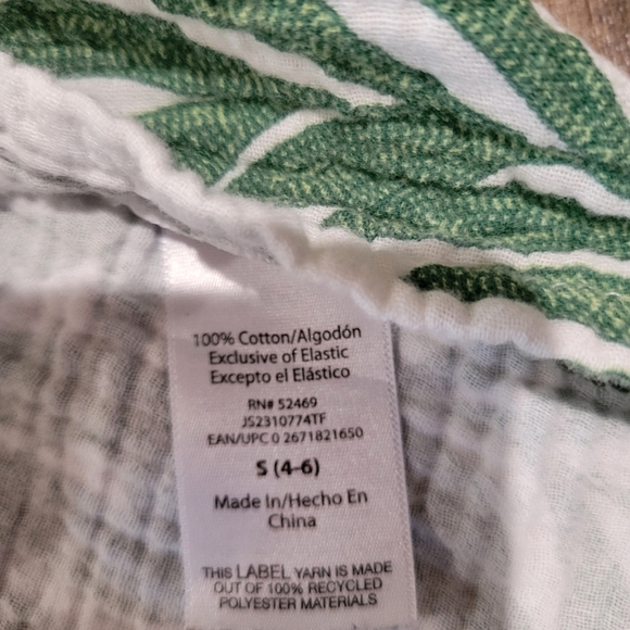 Leaf Print Women's Pants & Top Set - Picture 6 of 12